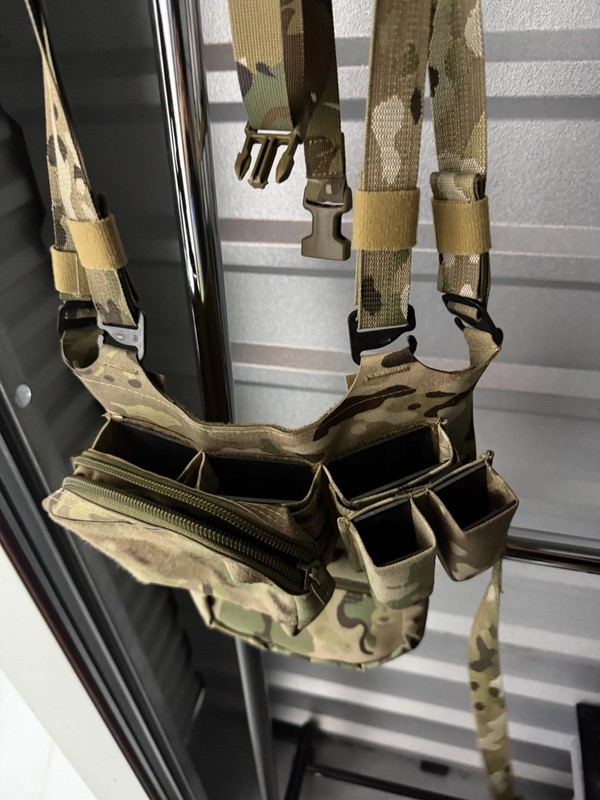Multicam Adjustable Nylon Chest Rig w/ Shoulder Straps, Mag & Zip Pouches M
