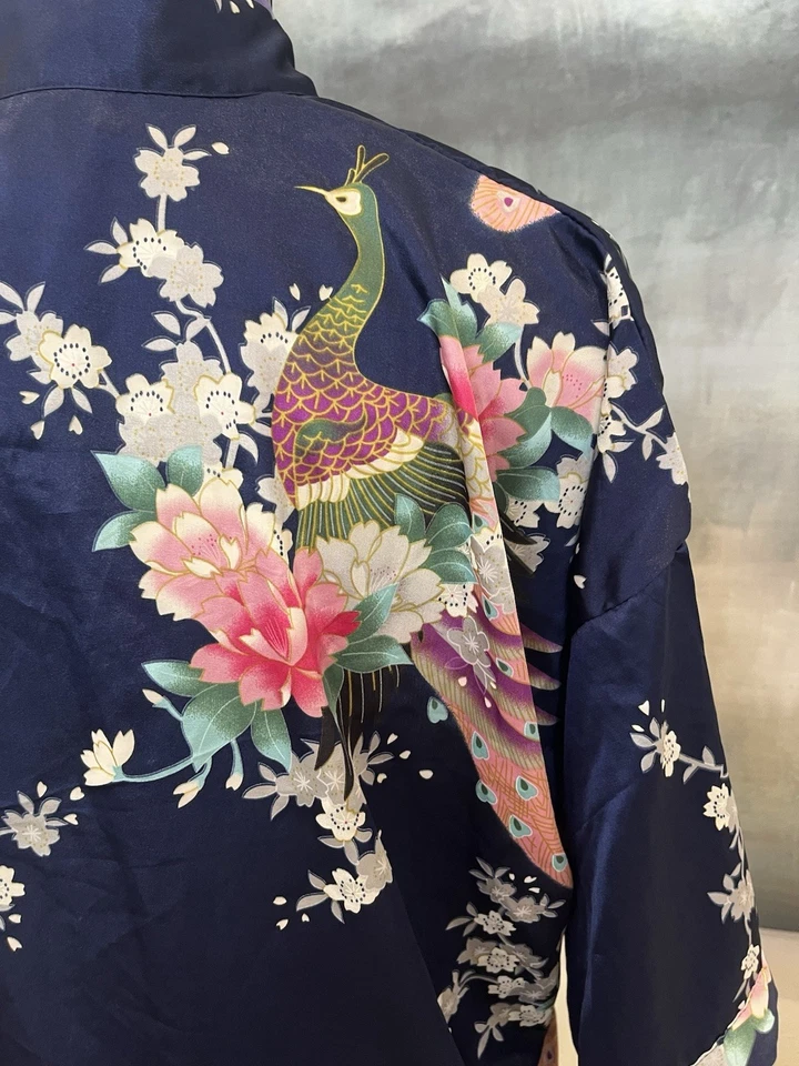 Халат женский Oriental Village шелковый темно-синий с принтом павлина один размер подходит большинству - Изображение 3 из 4