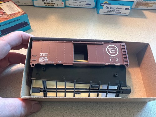 Kit Athearn/Branchline 10140 40’ Steel Boxcar Atlantic Coast Line OB | Condition: Used