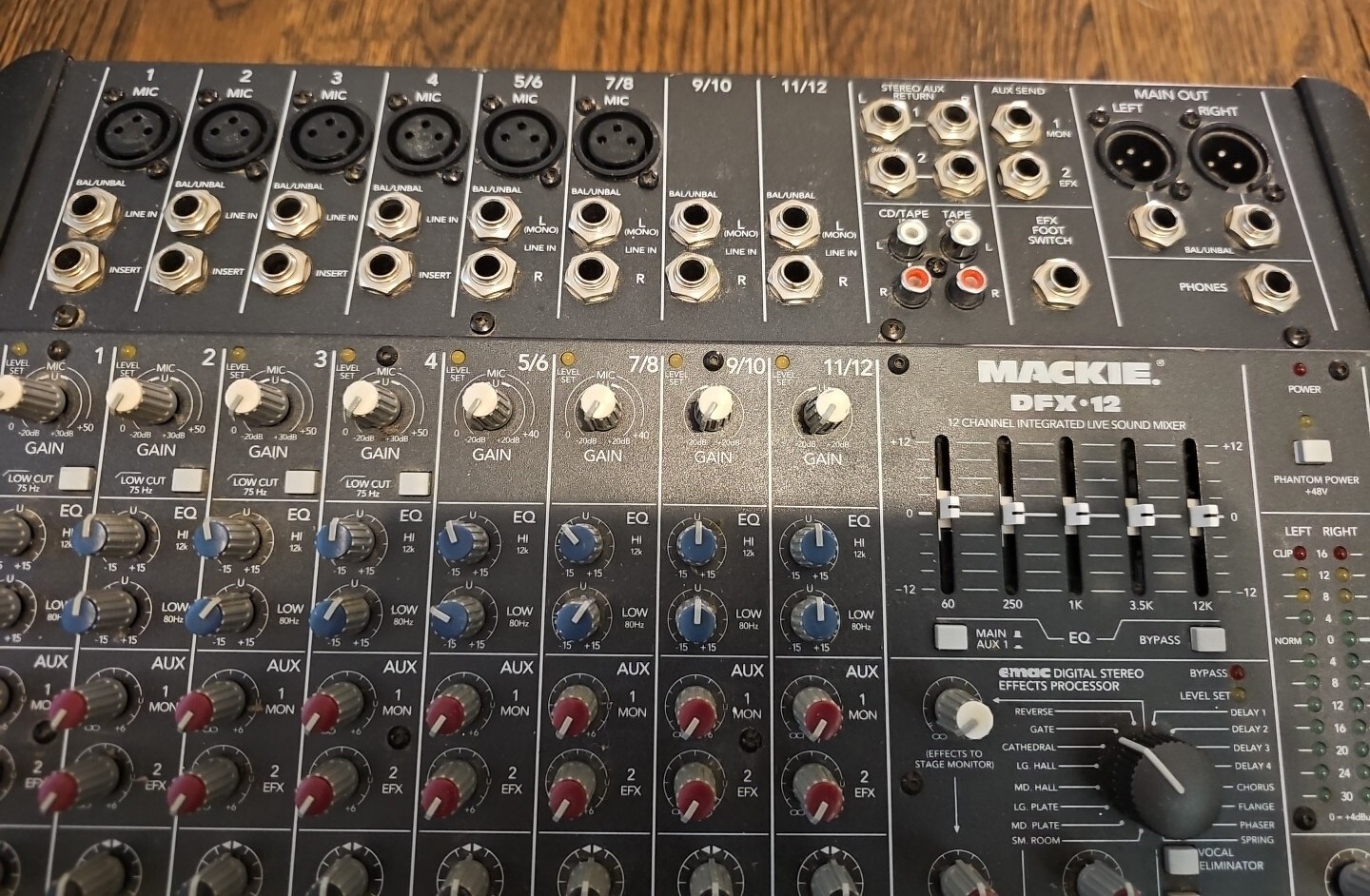 Mackie DFX12 Sound Mixer 12 Channel Compact Integrated Live Sound W