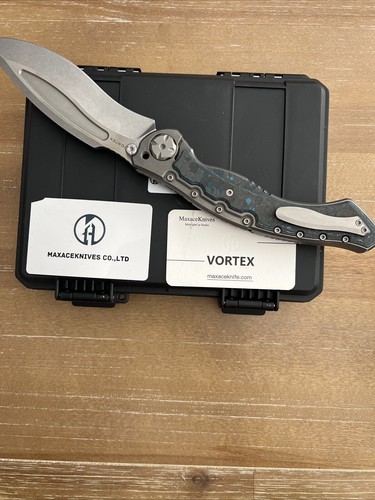 MaxAce Vortex 5.4 Inch M390 Blade- Midnight Cat Design Blue Quartz Carbon fiber - Picture 2 of 4