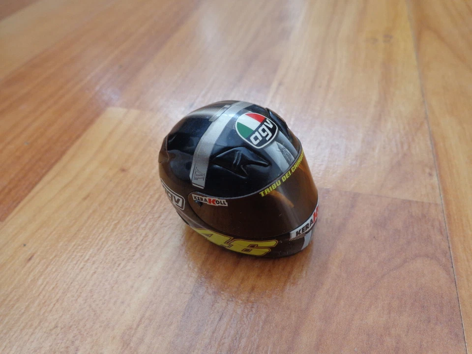 MINICHAMPS 1/8 Valentino Rossi Winter Testing 2007 Moto GP AGV Motorradhelm - Bild 2 von 3