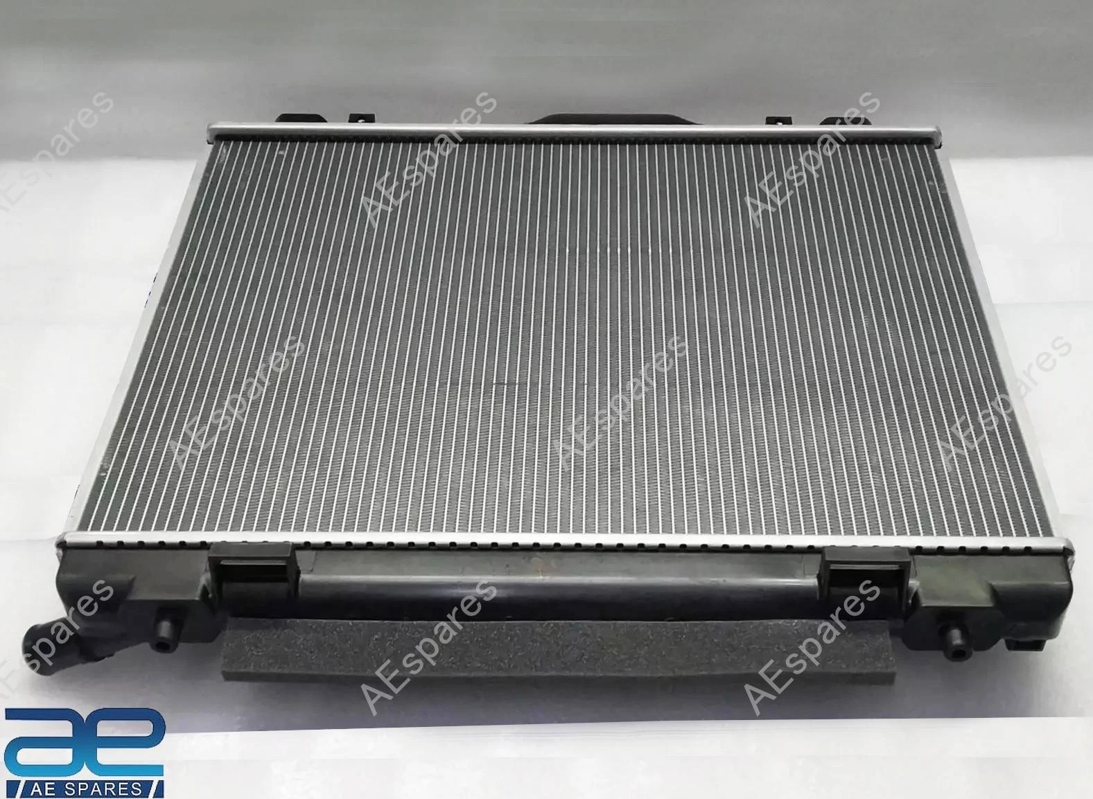 Radiator Assembly For Suzuki Ertiga 2012-18 Swift 2011-16 Swift Dzire 2012-16 view 3