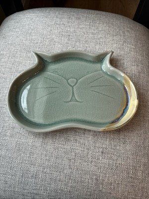 Pottery plate of CAT FACE made in Thailand