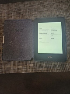 Amazon Kindle paperwhite 7th generation 4gb black DP75SDI with case. no cables