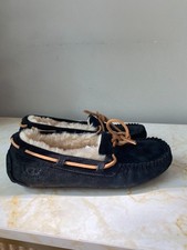 NEW UGG Australia Womens Dakota Black Suede Sheepskin Moccasin Slip-On Size 6 US