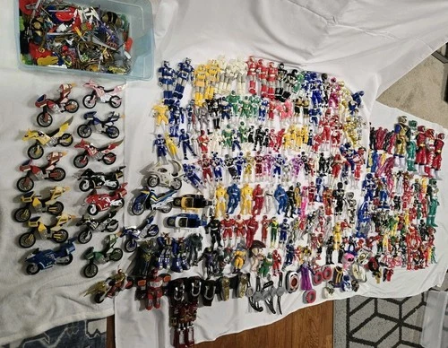 Mega Huge Lot Of Vintage & Modern Power Rangers Figures Parts And Vehicles 200+
