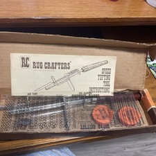 Set di attrezzi vintage Rug Crafters Speed-Tufting in scatola e set di filati per arazzi sigillati