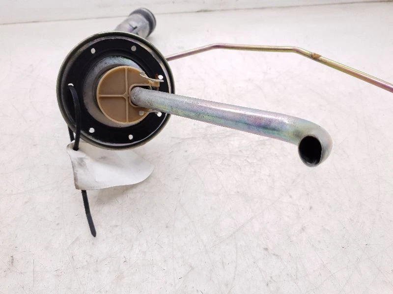 Lexus LS400 1990 cuello de llenado de combustible Foto 3 de 4