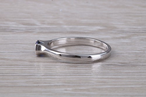 Halbkarätiger Ovalschliff Königsblauer Saphir gefasst in 18kt Weißgold Solitär - Bild 3 von 9