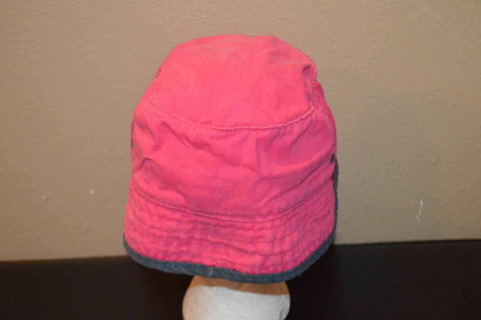 POLO RALPH LAUREN BAMBINA BAMBINA CAPPELLO A SECCHIO ROSA CON PONY BLU!