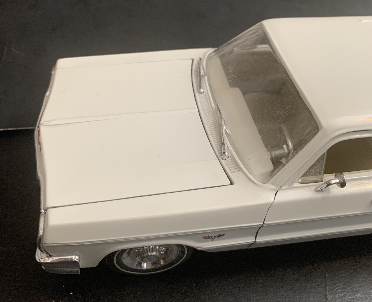 Jada Toys SHOWROOM FLOOR 1964 Chevy Station wagon 1:24 WHITE