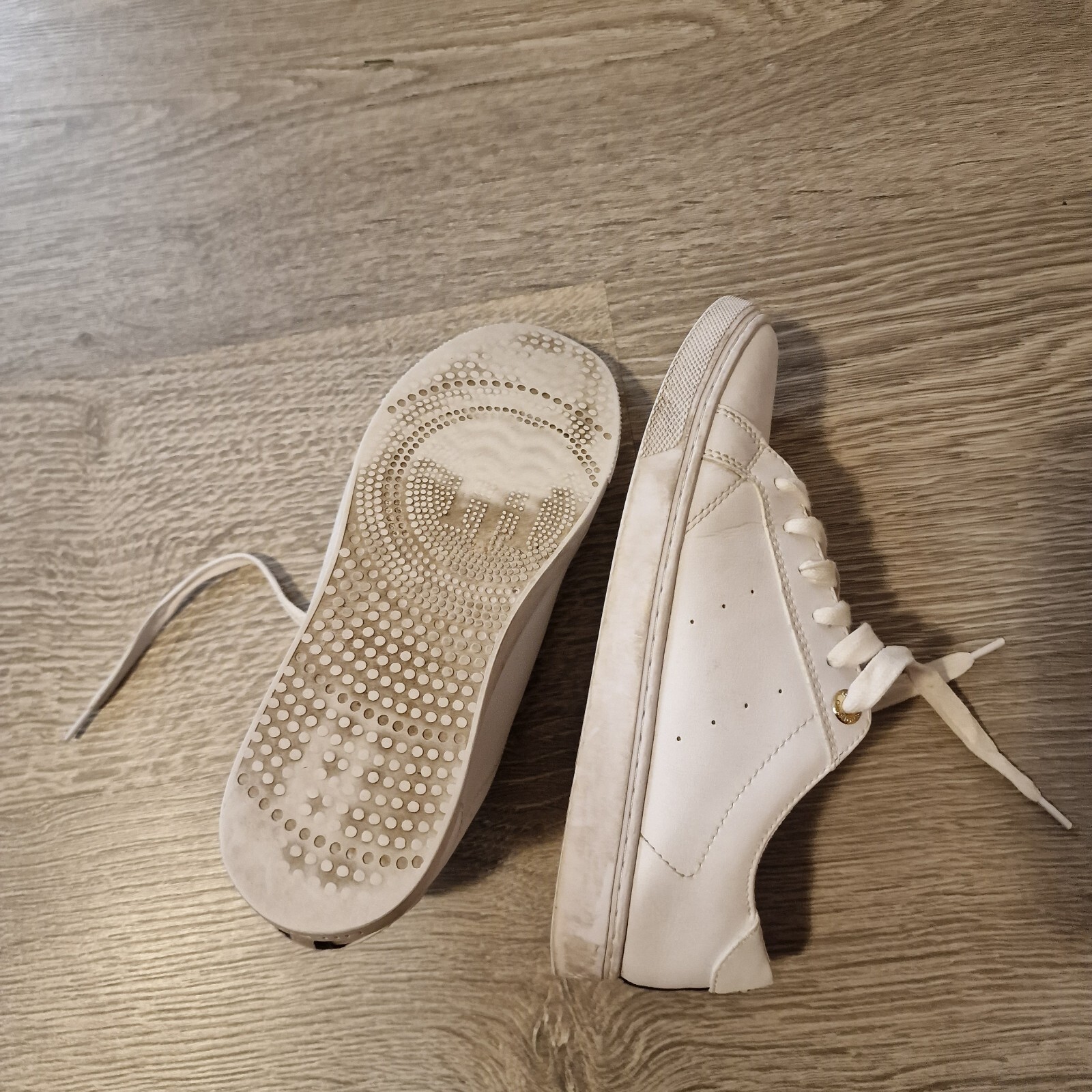 White Tommy Hilfiger Ladies Essentials Leather Lace-up Trainers Size 5 image 7