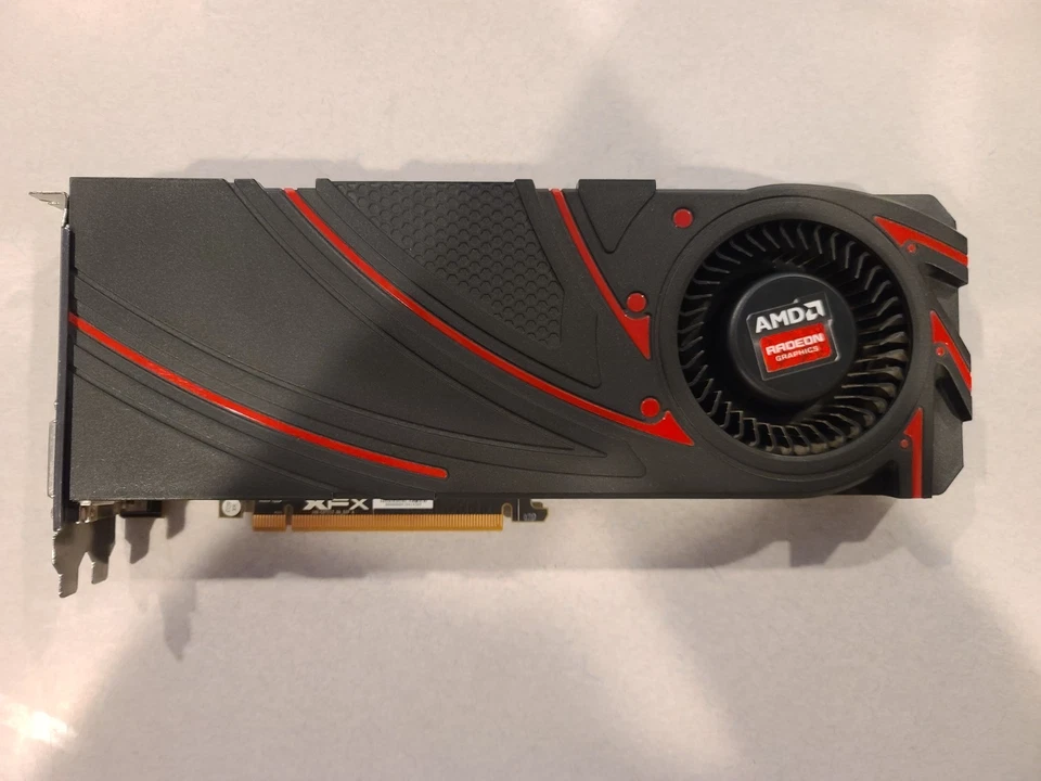 AMD Radeon R9 390X 8GB - Image 2 of 4