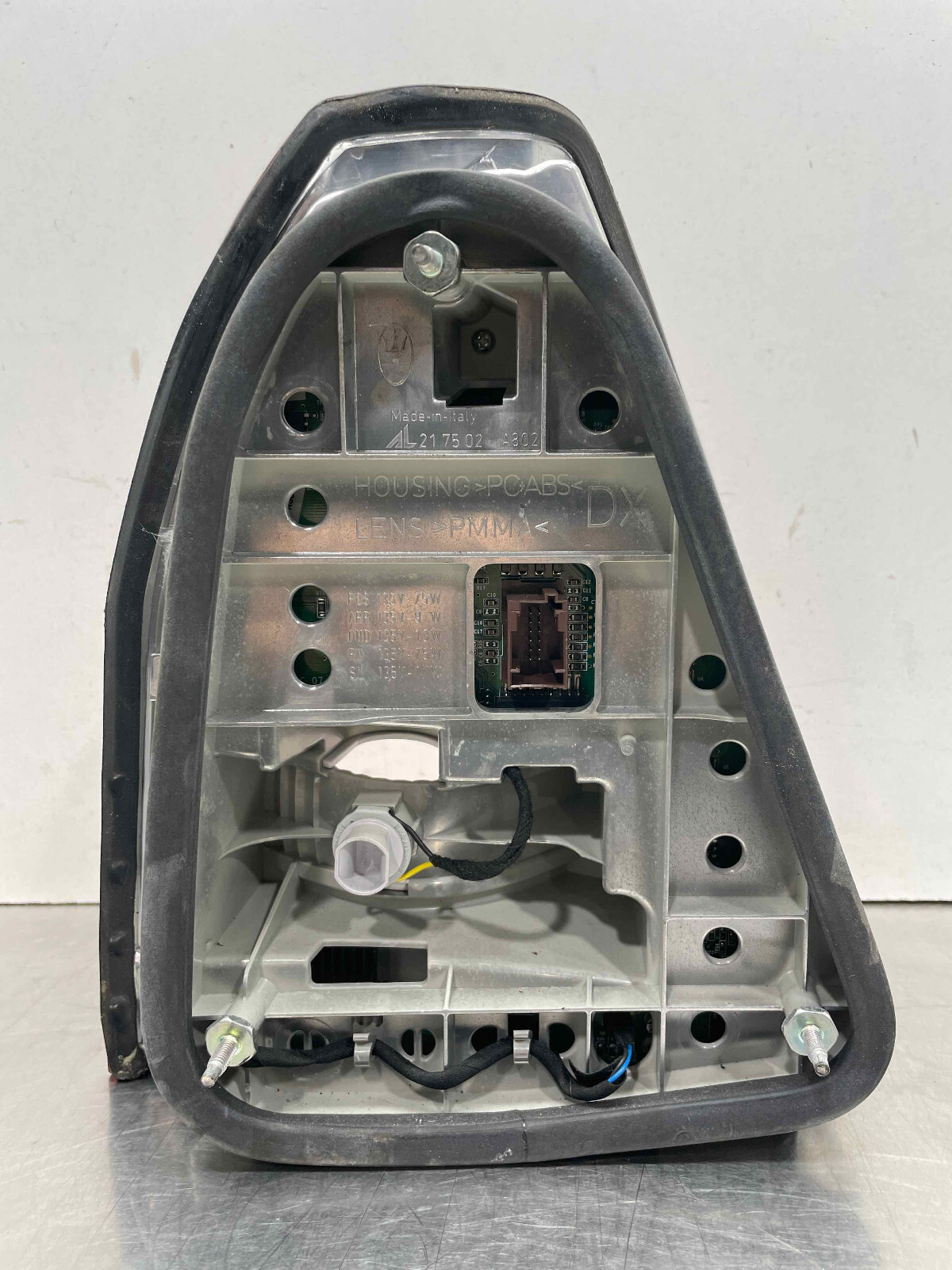 2009 Maserati Quattroporte S Oem Passenger Right Tail Light Lamp Assembly Outer