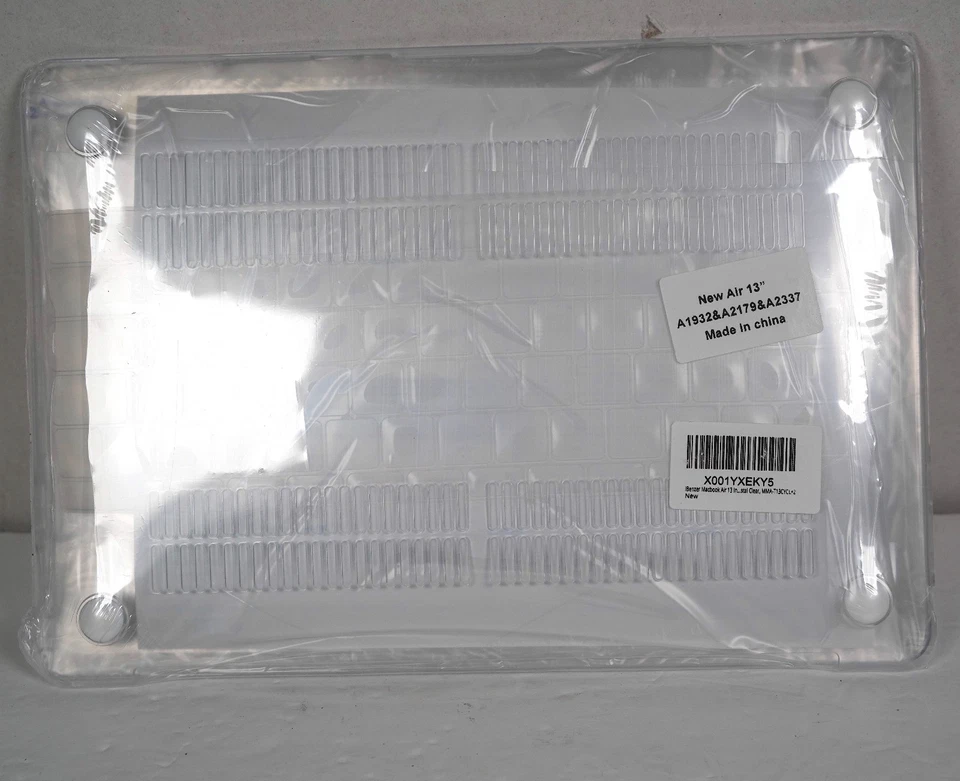 Funda de piel suave Ibenzer para portátiles MacBook Air 13" cristalina Foto 4 de 4