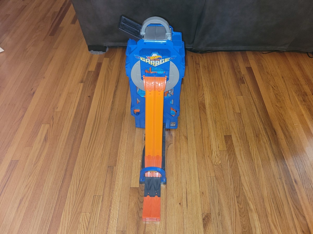 Hot Wheels City 2018 Mega Garage Play Set by Mattel FTB68 Room for