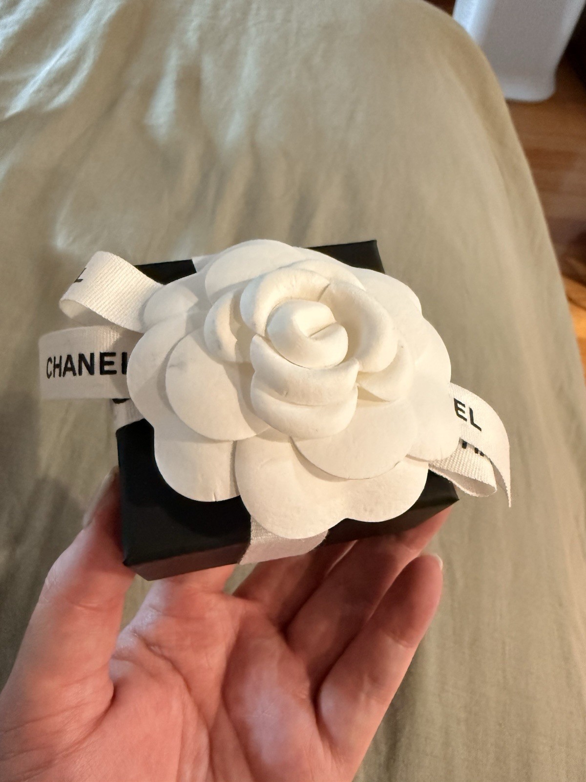 Chanel Stud Earrings - Authenticity Guaranteed 20… - image 7