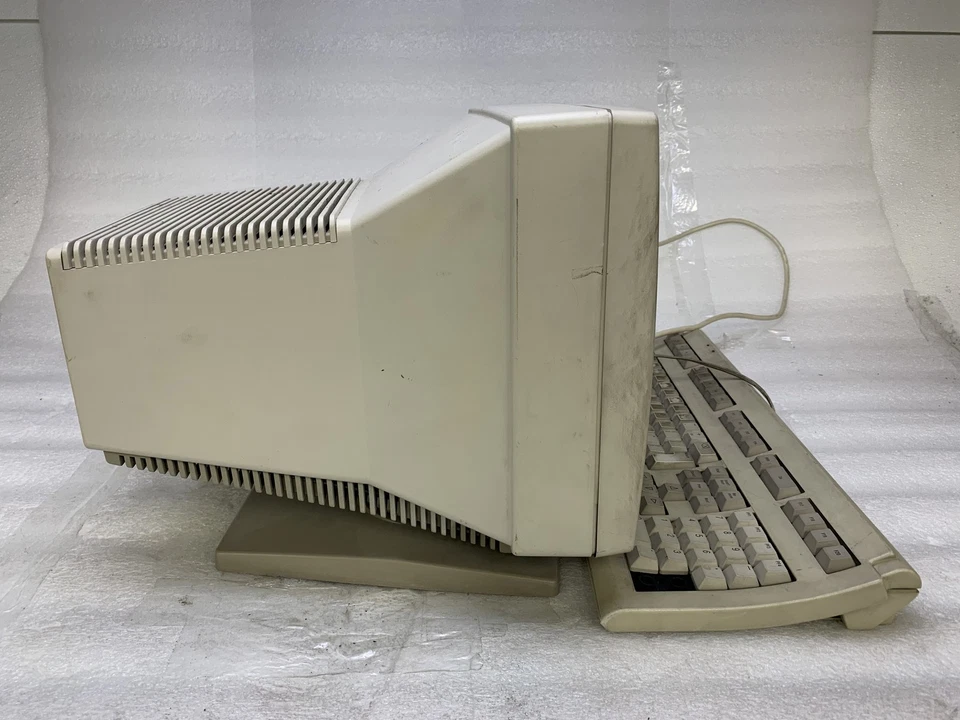 Terminal ámbar vintage Digital Equipment Corp DEC VT420 con teclado LK401-AA Foto 4 de 4