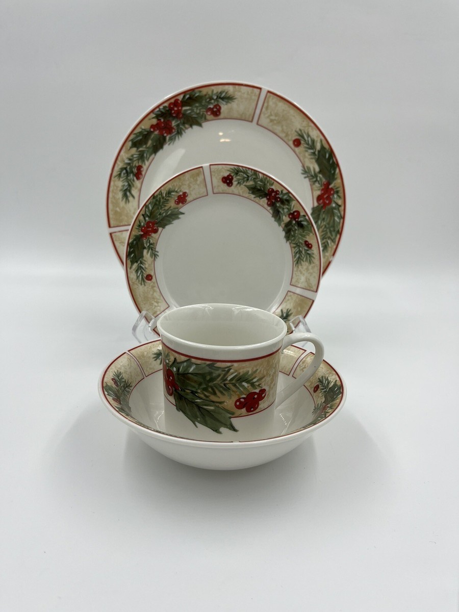 Vintage Gibson Everyday China CHRISTMAS Mistletoe 4-Piece Plate Setting