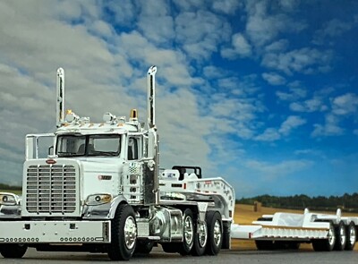 1/64 DCP PETERBILT 389 TRI AXLE HEAVY HAUL W/ FONTAINE TRI AXLE