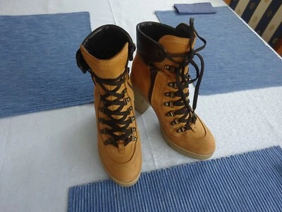 Damen Boots / Stiefeleten in hellbraun mit hohen Absatz + Größe 38 + getragen - Bild 1 von 4