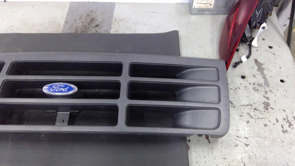 Used Front Grille fits: 1995 Ford F150 PICKUP painted Front Grade A Foto 3 de 4