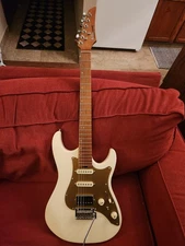 Donner DST-550 Electric Guitar 7 Tone-switch Options & Tremolo Bridge Solid Body