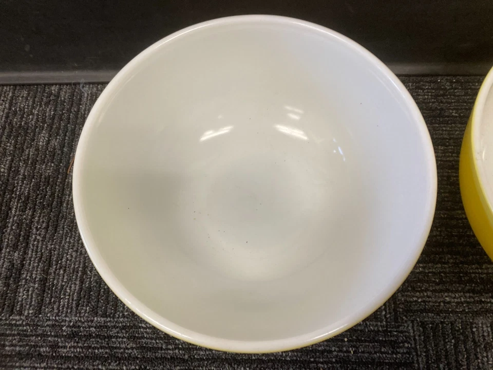 Лот из 2 винтажных чаш для смешивания желтой галечной текстуры глянцевое плоское основание - Изображение 2 из 4