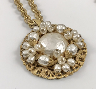 Vtg Signed Miriam Haskell Pedant Necklace Faux Barque Pearl Gold Tone. #775