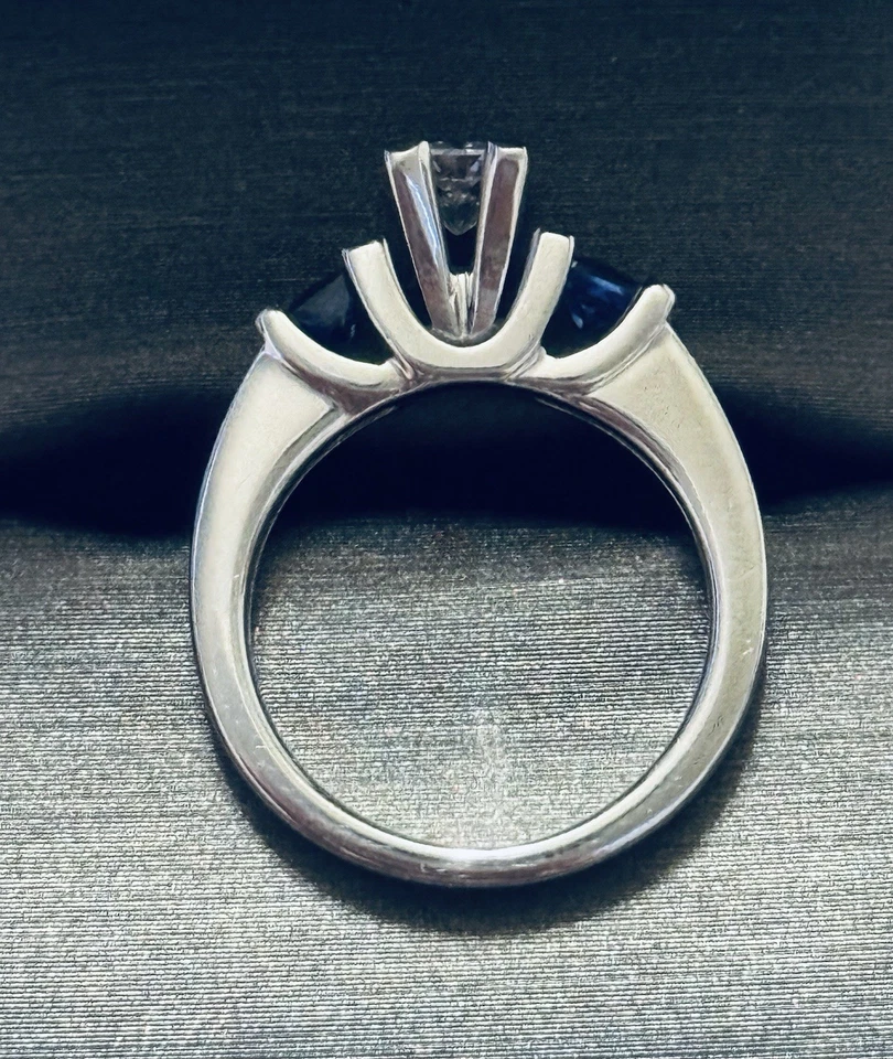 Anillo de compromiso de diamantes y zafiros de oro de 14k para dama Foto 3 de 4