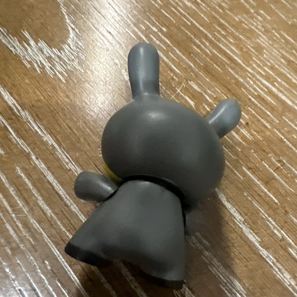 Figura Vinilo Gris Kidrobot Dunny Dalek Series Foto 2 de 2