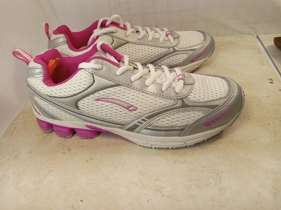 Tenis LA Gear para mujer 8,5 "Walk N Tone" blanco plateado magenta LA2062CW Foto 3 de 4