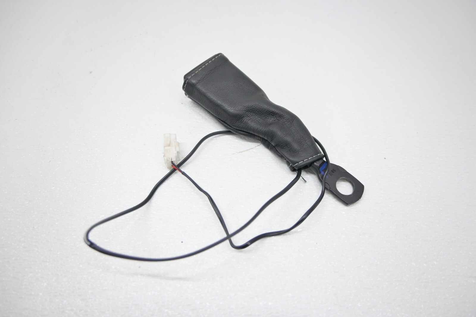 ⭐ 08-19 Maserati Granturismo Front Right or Left Seat Belt Buckle Receiver Oem