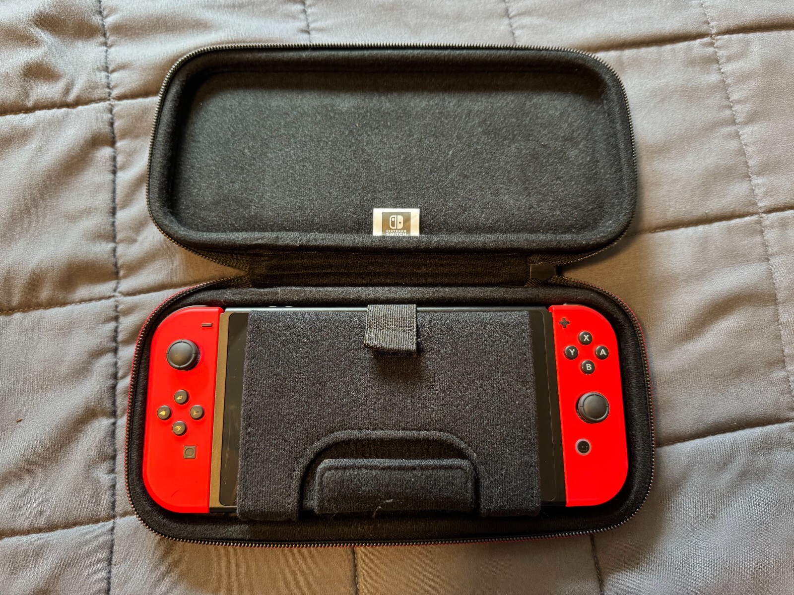 Nintendo Switch 32GB Handheld Console - Excellent Condition Red Joy-con System