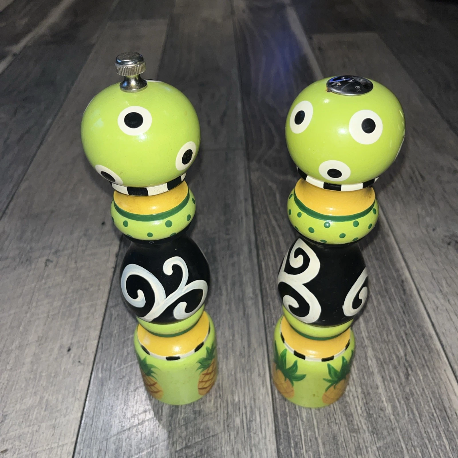 Jessie Mac Hand crafted wood Salt & Pepper Grinders 10” high Hand Painted {oo}