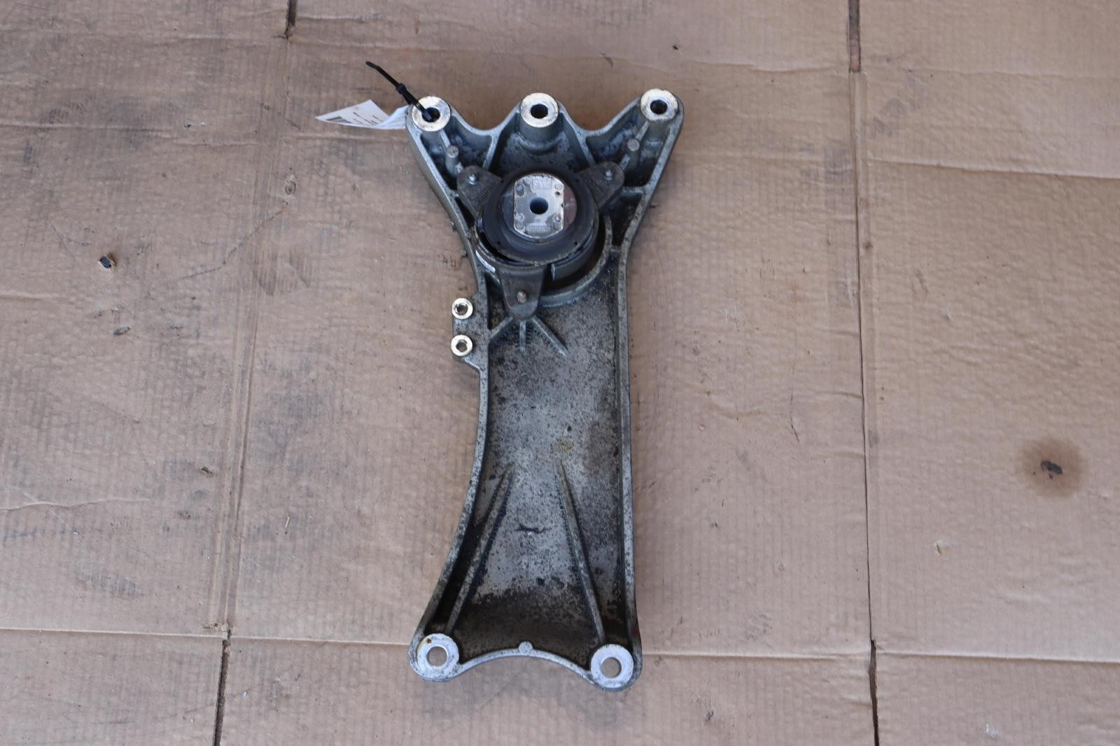 2014-2020 MASERATI QUATTROPORTE AWD TRANSMISSION SUPPORT MOUNT BRACE OEM