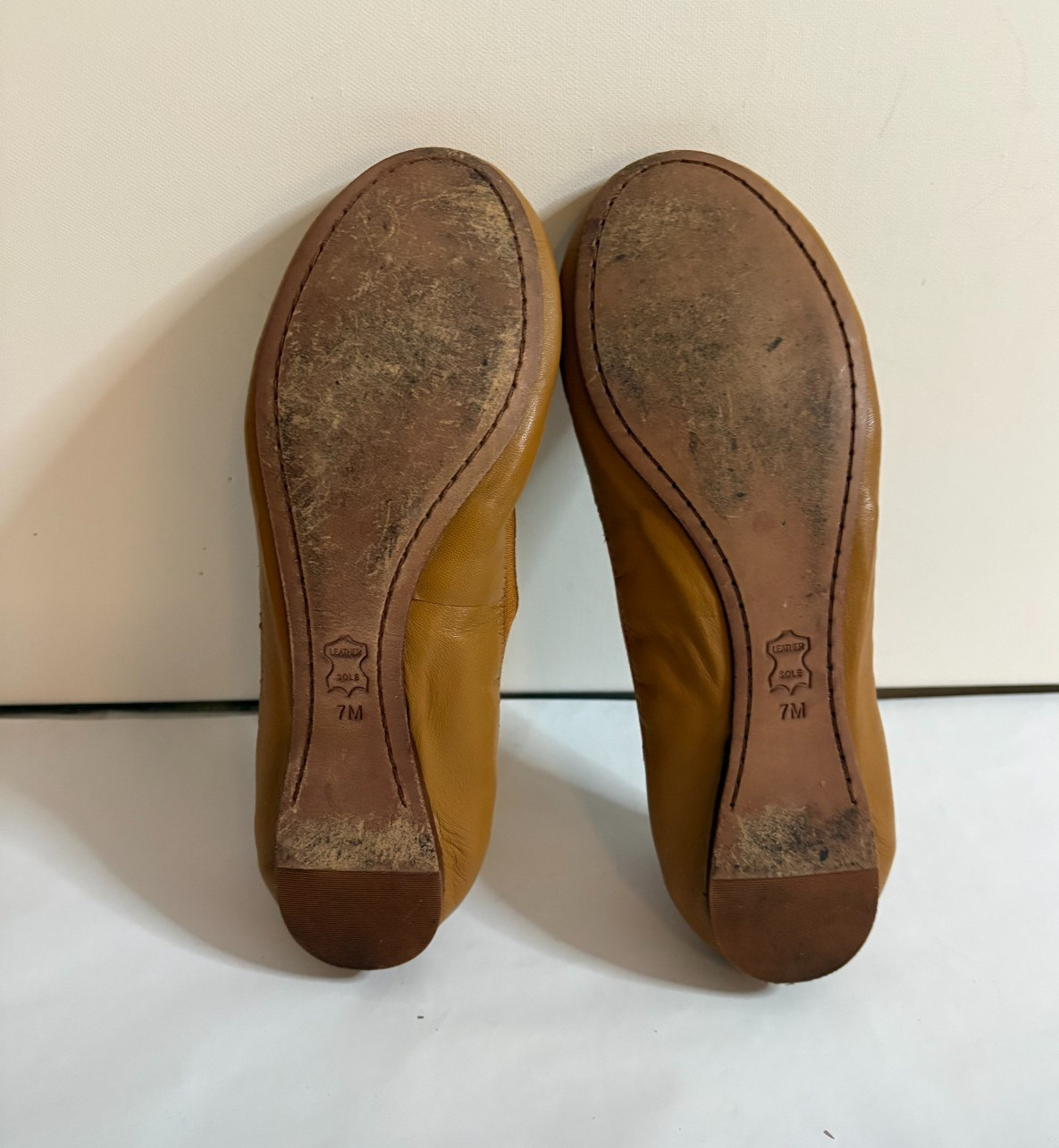 Tory Burch Woman's Caroline Ballet Tan leather Flats Gold Logo Shoes Size 7M thumbnail 4