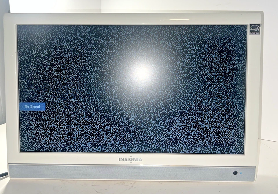 VTG.  2009 Insignia NS-L19W1Q-10A Monitor 19" LCD TV  HDMI - Image 2 of 4