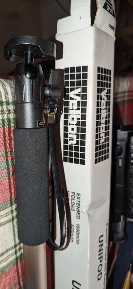 Brand New Velbon UP-43 4section Unipod with Urethane Grip & Wrist-Band Ball Head - Image 2 of 4