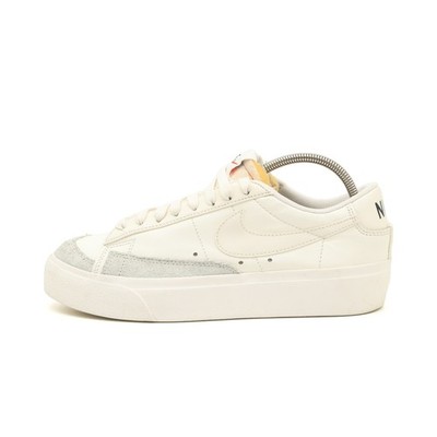 Nike Damen Blazer Low Platform Schuh EU 38 Weiß DA4934-100