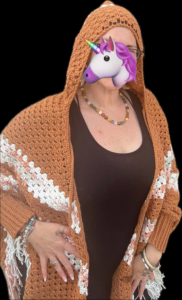 Poncho Abuela Hecho a Mano Ganchillo con Capucha y Mangas Oro Antiguo y Romero Foto 3 de 4