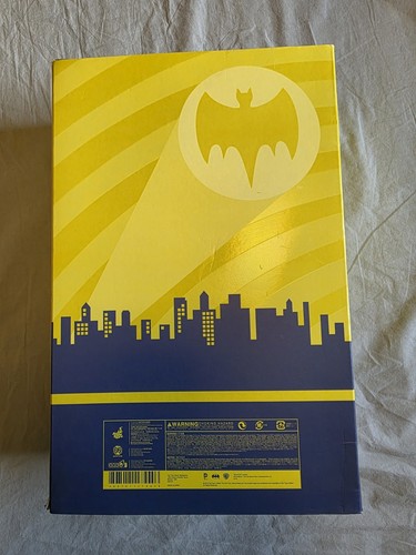 HOT TOYS MMS218 BATMAN 1966 CLASSIC TV SERIES 1/6TH SCALE - Picture 2 of 6
