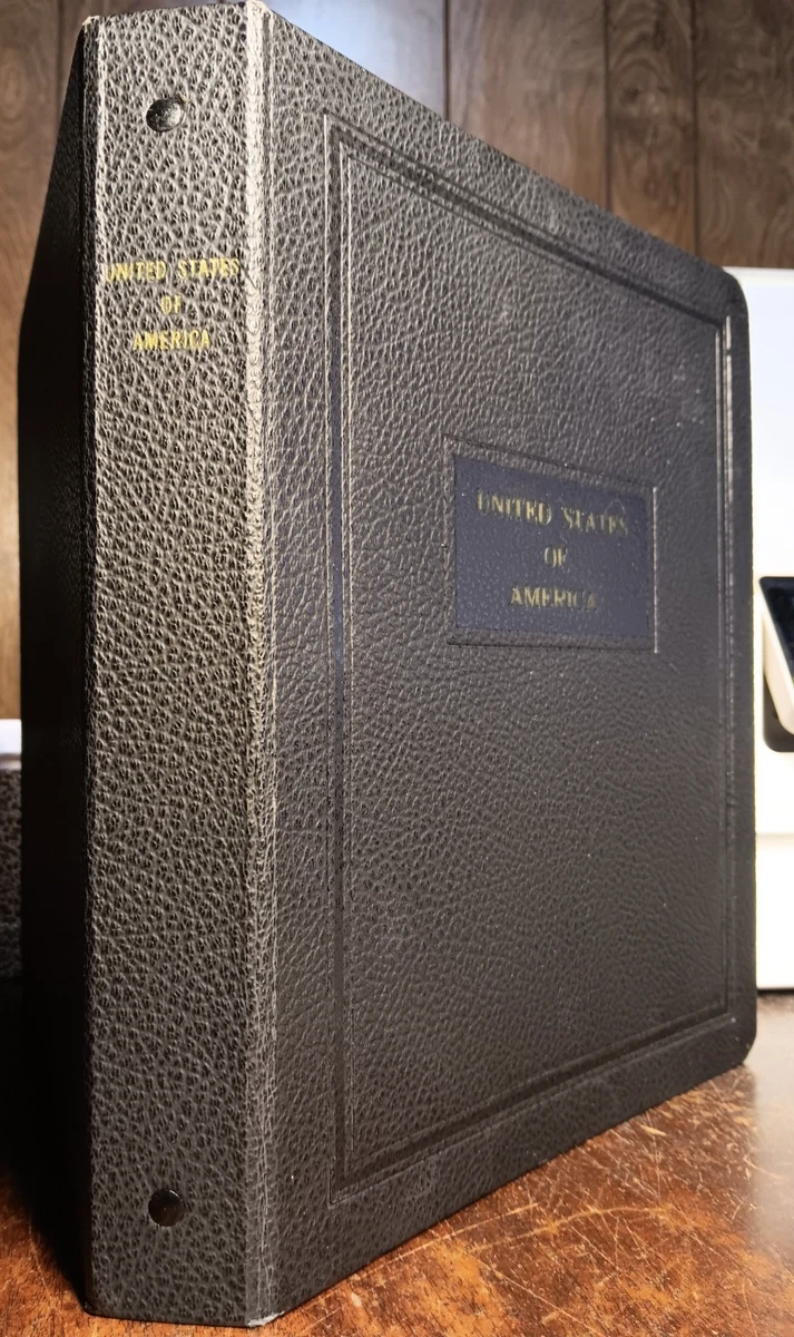Minkus 3 ring binder imprinted "UNITED STATES of AMERICA" in very good condition
