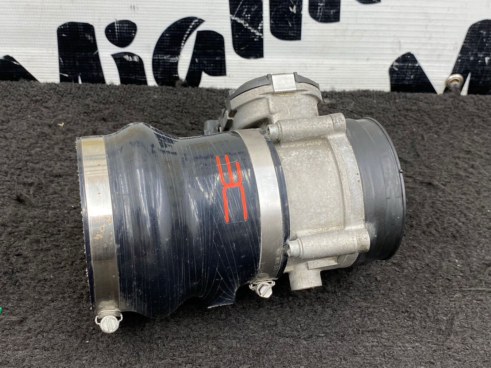 2015 Maserati GranTurismo MC Throttle Body With Intake Hose Tube OEM