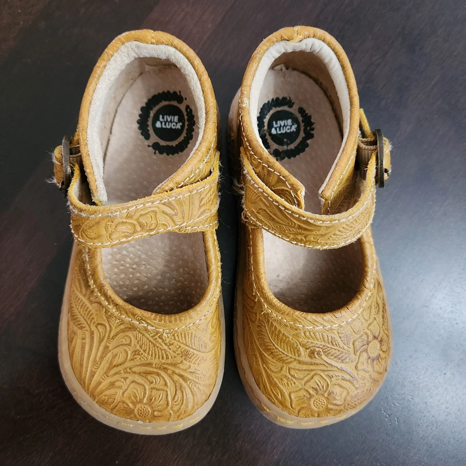 Livie & Luca Embossed Leather Mary Janes Size 7 - Image 3 of 4