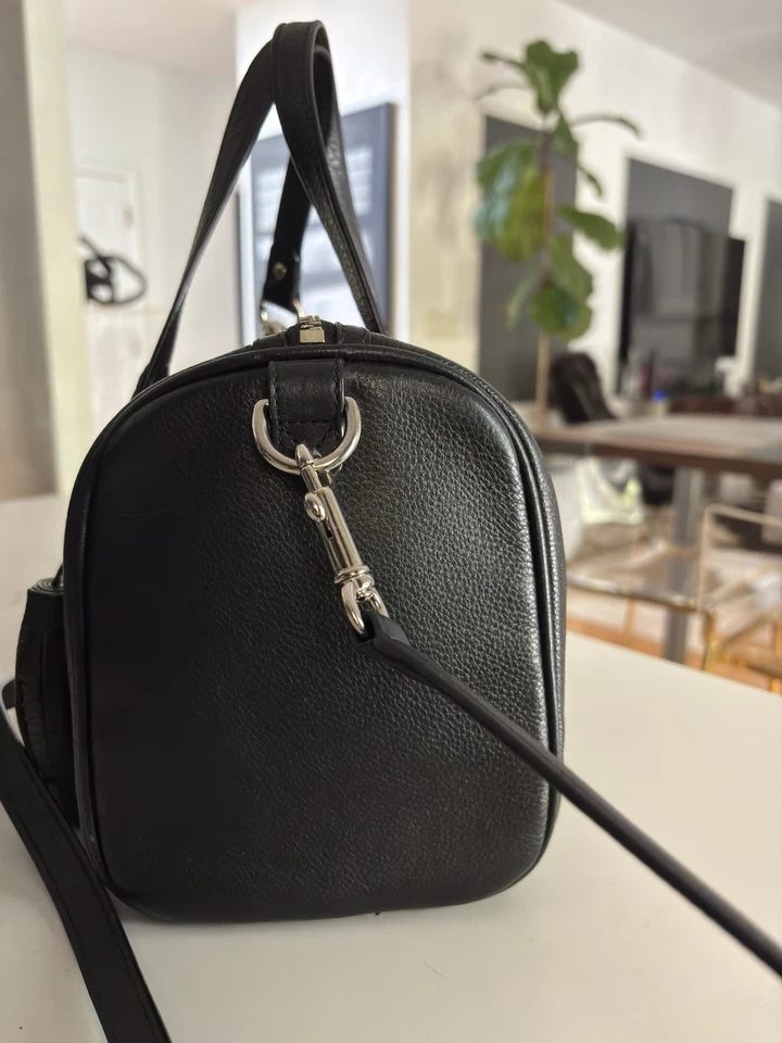 Bandolera/barril Coach F26121 Avery Boston cuero granulado con detalles de borla Foto 3 de 4