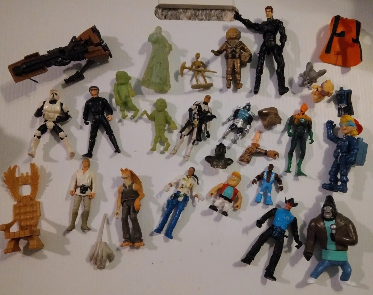 EC Lot of 30pc Assorted Toy Action Figures Vintage Modern