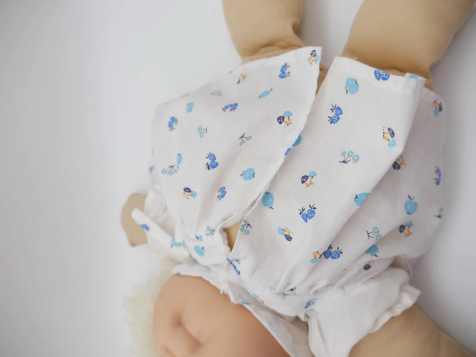 Cabbage Patch Kids Puppe weißes Kleid ca. 40 cm blond - Bild 4 von 4