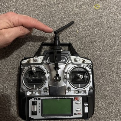 Flysky FS-T6 6CH 2.4G LCD Transmitter R6B Empfänger Digital Funk System beschädigt